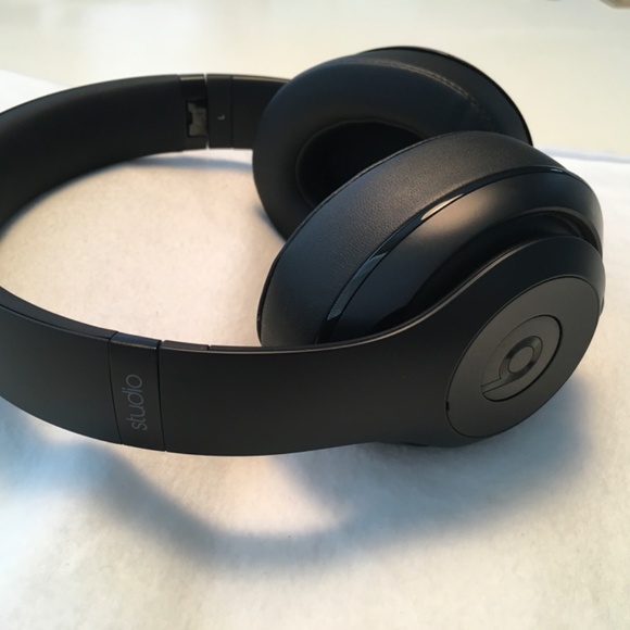 BEATS by DRE Wireless Studio2 Headphones Model B0501 Black - Picture 3 of 9